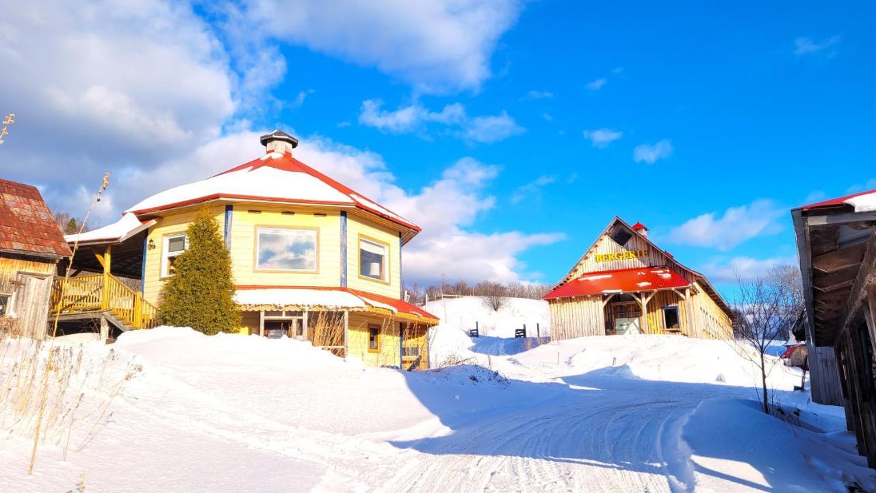La Vieille Ferme, Ecogite Saint-Fulgence Exteriér fotografie